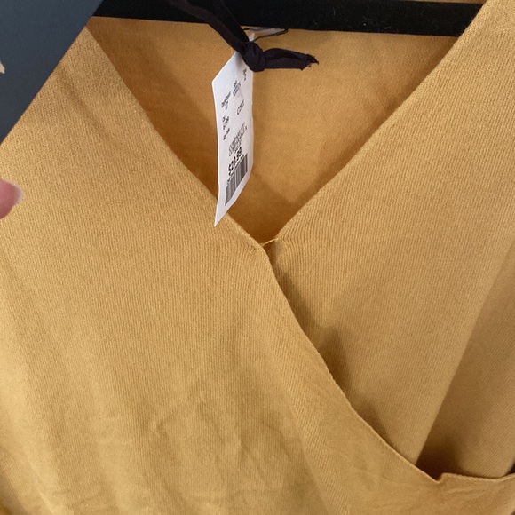 Aaeda knit sweater. BNWT - Picture 2 of 6